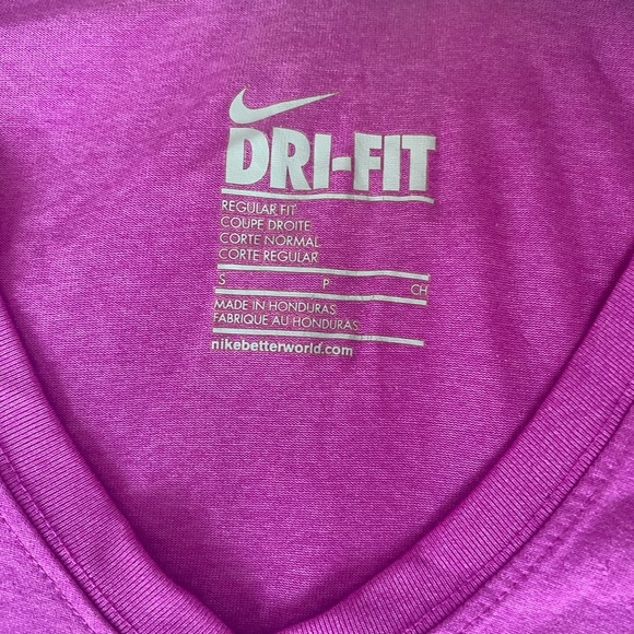 Pink size small Nike T shirt - Picture 3 of 3
